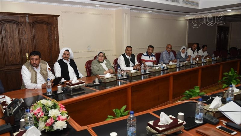 محافظ مطروح يجتمع