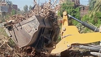 رفع 90 طن مخلفات ري وتطهير ترع بالبداري في أسيوط