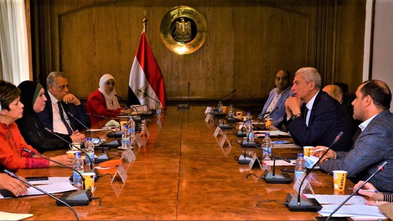 اجتماع وزيرة الصناعة