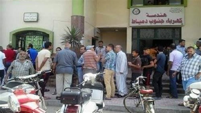 زحام بمنافذ شحن كروت