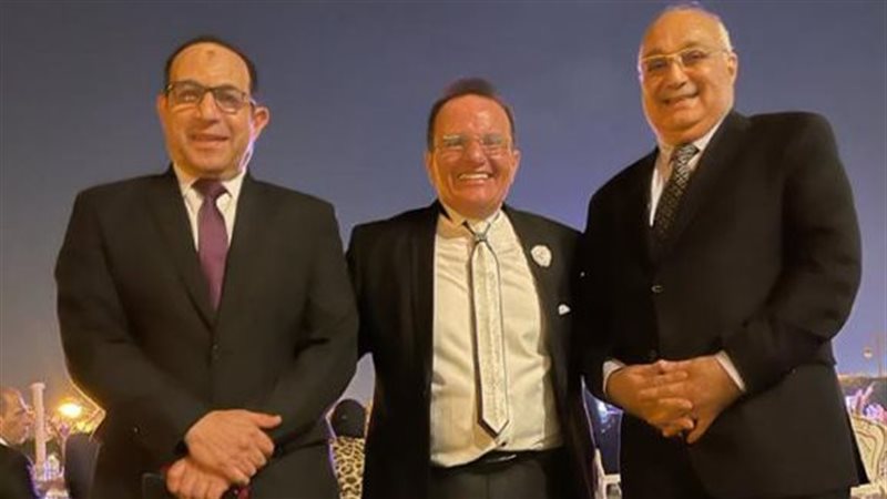 ولاء عسكر يتوسط رئيس