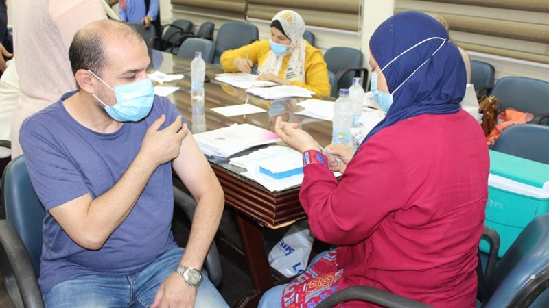 تطعيمات كورونا بالشركة