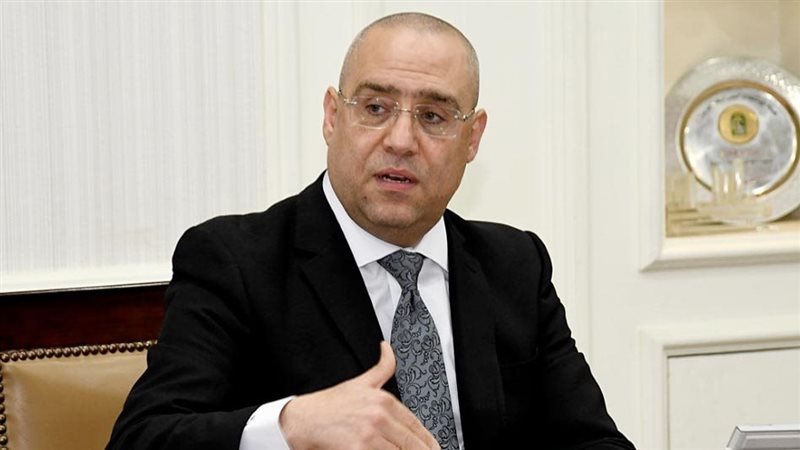 وزير الإسكان والمرافق