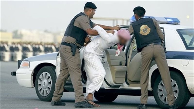 ضبط مقيم يمارس العلاج