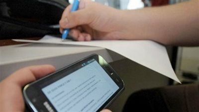 تداول أسئلة وإجابات امتحاني الفيزياء والتاريخ على جروبات الغش، والتعليم تحقق