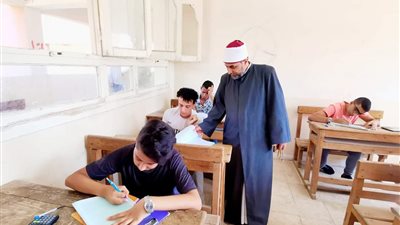 رئيس المنطقة الأزهرية بالشرقية يتفقد لجان امتحانات الثانوية 