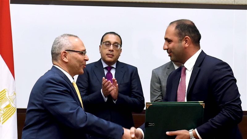 توقيع عقدي شراكة