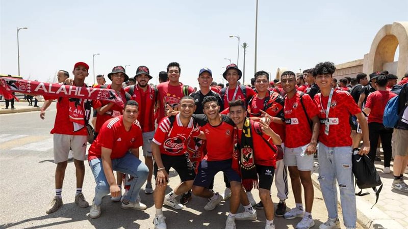 بدء توافد جماهير
