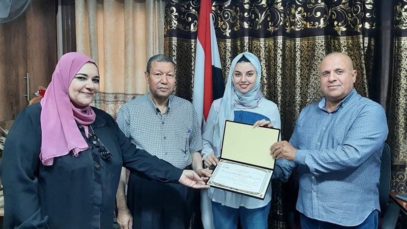 تعليم دمياط يكرم