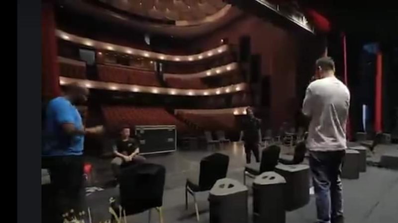 حفل الأساتذة، فيتو
