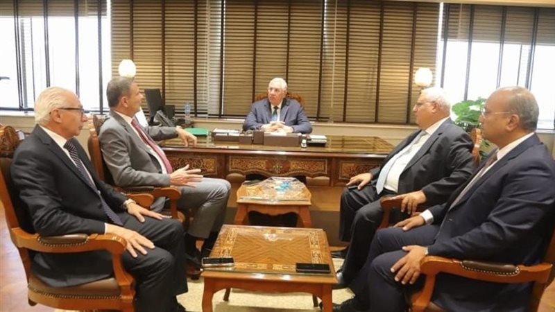وزير الزراعة يستقبل