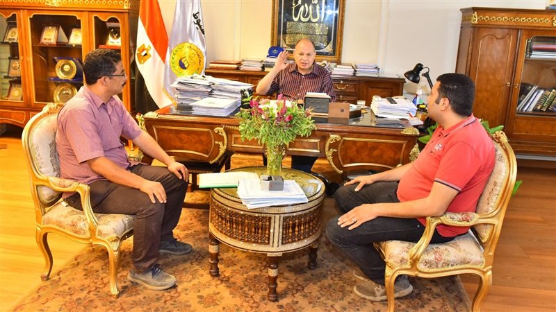اجتماع محافظ أسيوط،