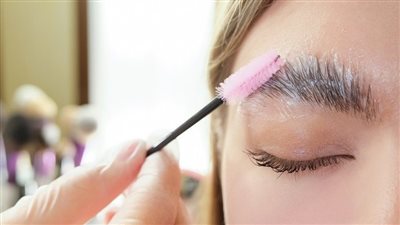 طرق تكثيف الحواجب، بالوصفات الطبيعية ورسمها في البيت