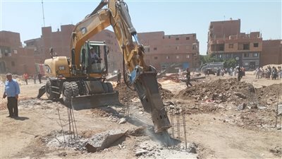 إزالة 33 حالة تعد على أراضي زراعية وأملاك دولة بأسيوط