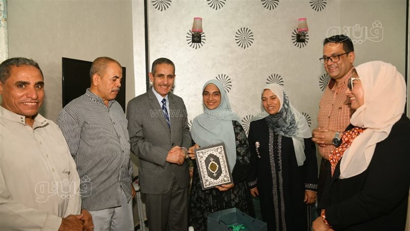 محافظ الغربية يزور