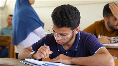 طلاب الثانوية بالمنوفية: امتحان التفاضل يحتاج لوقت أطول (فيديو)