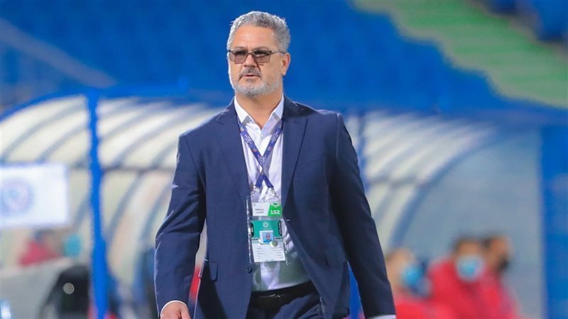 ميكالى، فيتو