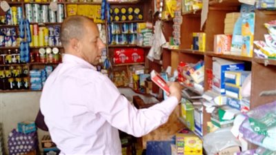 ضبط 15 طن أسمدة و7 أطنان مخللات وملح طعام بحملات رقابية بالبحيرة