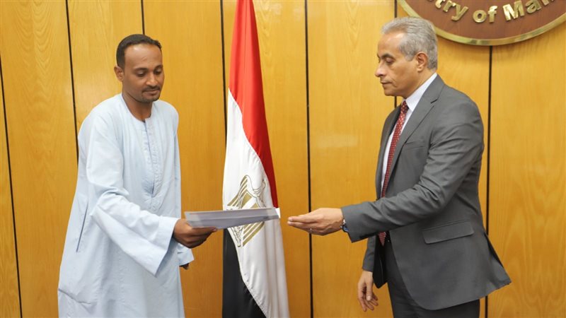 وزير العمل حسن شحاتة،فيتو