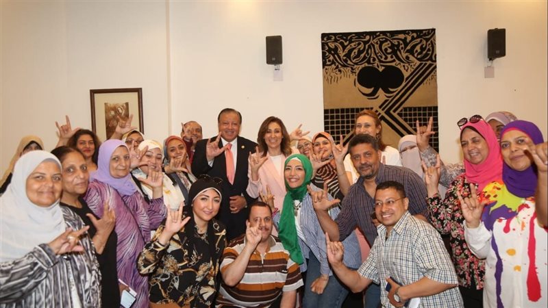 وزيرة الثقافة فى