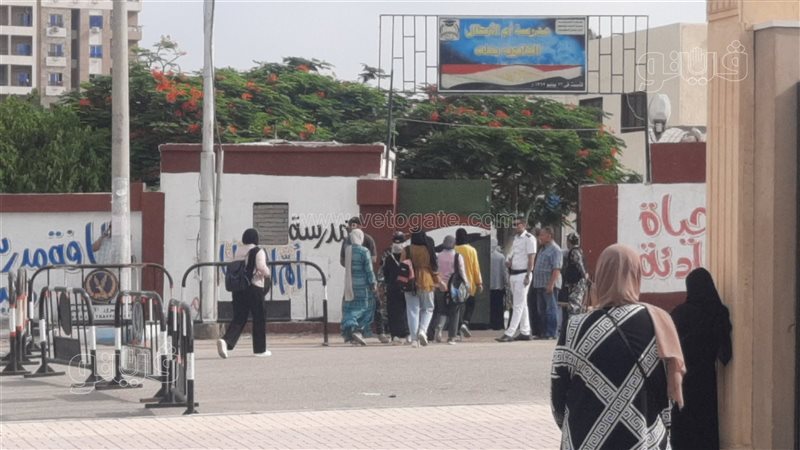 توافد الطلاب على