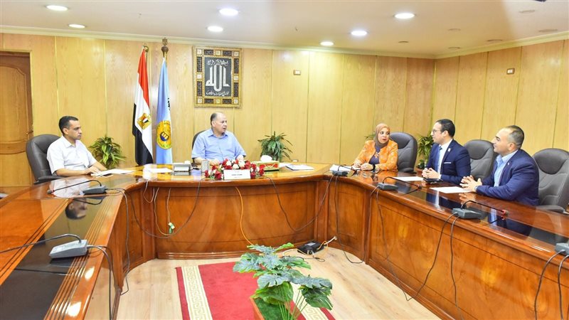اجتماع محافظ أسيوط،