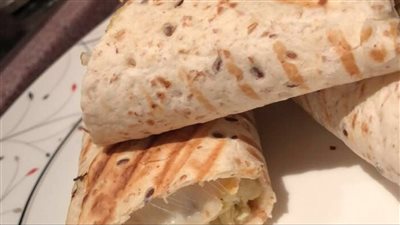 لوجبة عشاء مميزة، طريقة عمل تورتيلا اللحم والبيض (فيديو)