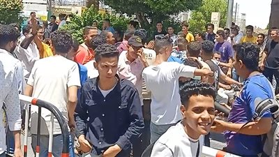 الامتحانات سهلة، طلاب الثانوية العامة بالأقصر.. يرفعون شعار ختامه مسك 