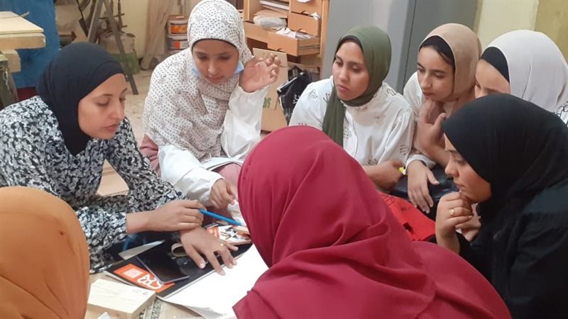 طلاب تكنولوجيا الصناعة