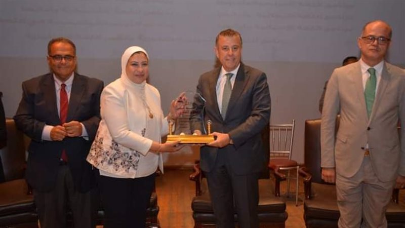 جامعة عين شمس، فيتو