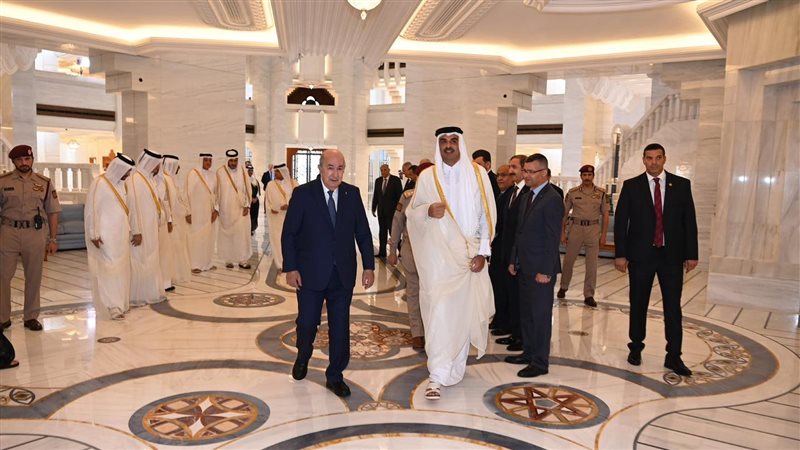 أمير قطر خلال استقبال