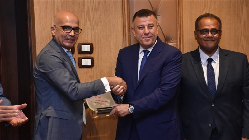 جامعة عين شمس، فيتو