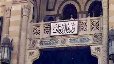 أزمة فرش المساجد تؤرق وزير الأوقاف.. قلة الخامات وارتفاع أسعار الدولار وراء تراجع إنتاجية مصنع سجاد دمنهور.. والأوقاف ترد: فرشنا 2500 مسجد بتكلفة 167 مليون جنيه
