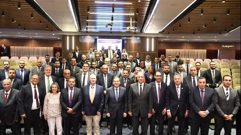 وزير البترول خلال