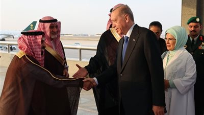حصاد زيارة أردوغان إلى السعودية، صفقات دفاعية واستثمارات مباشرة وسيارة هدية