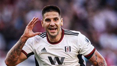 مهاجم فولهام يحصل على 3 أضعاف راتبه في الهلال السعودي 