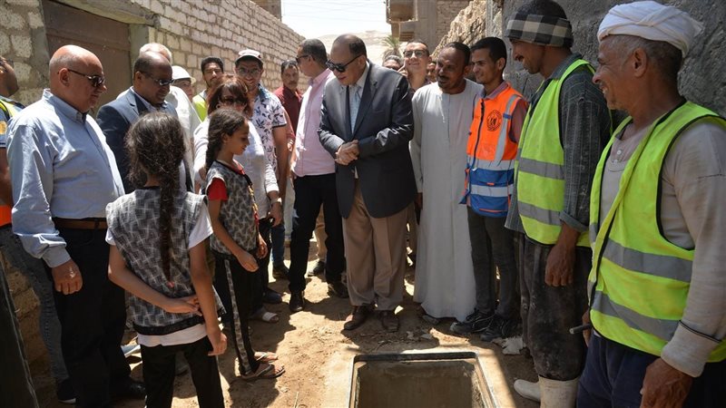 محافظ أسيوط والاهالي،
