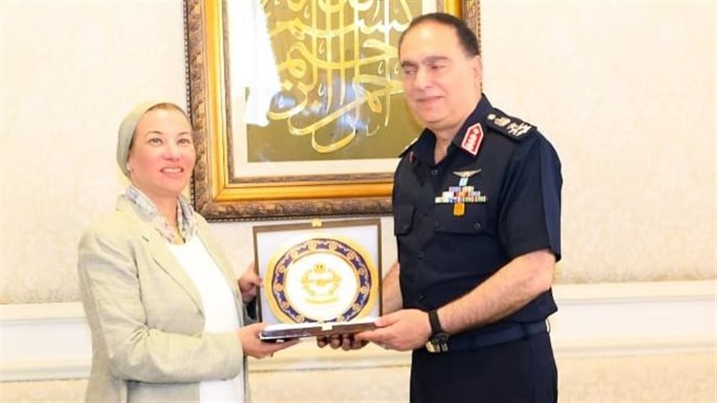 وزيرة البيئة والقوات