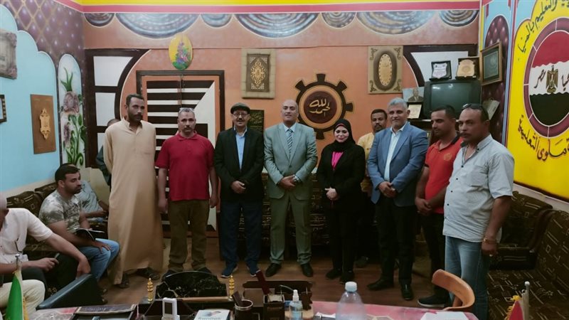 من علمني حرفًا تنهي