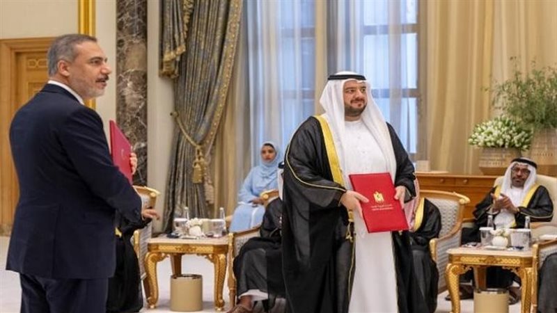 وزير الاستثمار أثناء