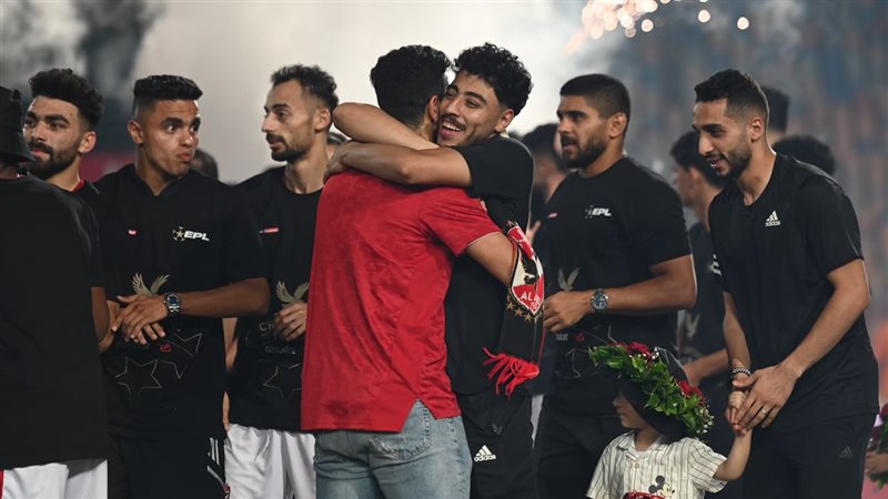 أكرم توفيق لاعب النادي