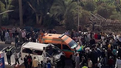 إصابة 8 أشخاص في حادث تصادم سيارتين أعلى طريق مصر الفيوم الصحراوي