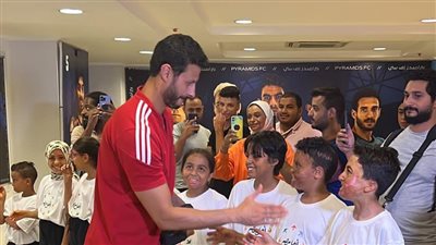  الدوري المصري، الأهلى يصل ملعب الدفاع الجوي لخوض مباراة بيراميدز (صور)