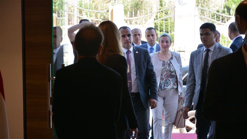 وزيرة البيئة، فيتو