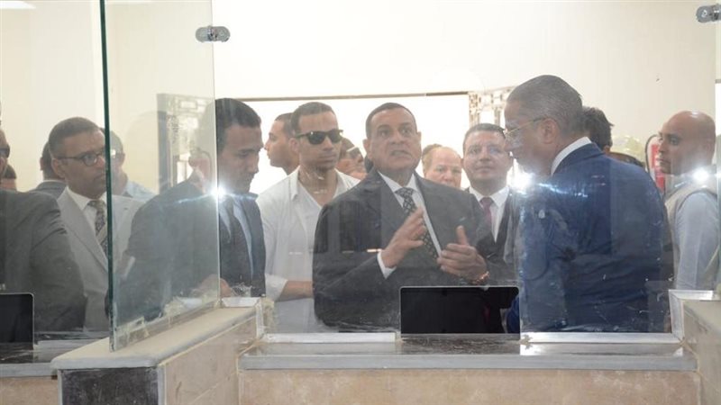 وزير التنمية المحلية،