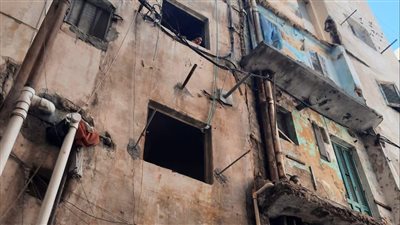مصرع طفلة وإصابة 3 آخرين في انهيار شرفة عقار بالإسكندرية 