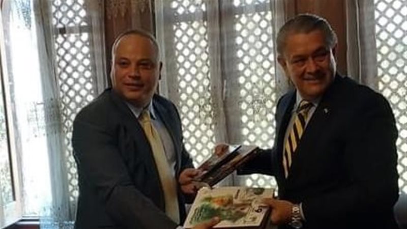 تامر عبد المنعم وسفير