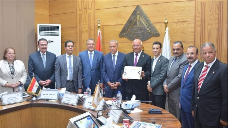 رئيس جامعة بنها،