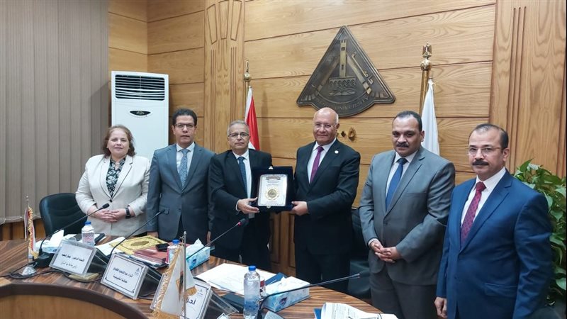 رئيس جامعة بنها،