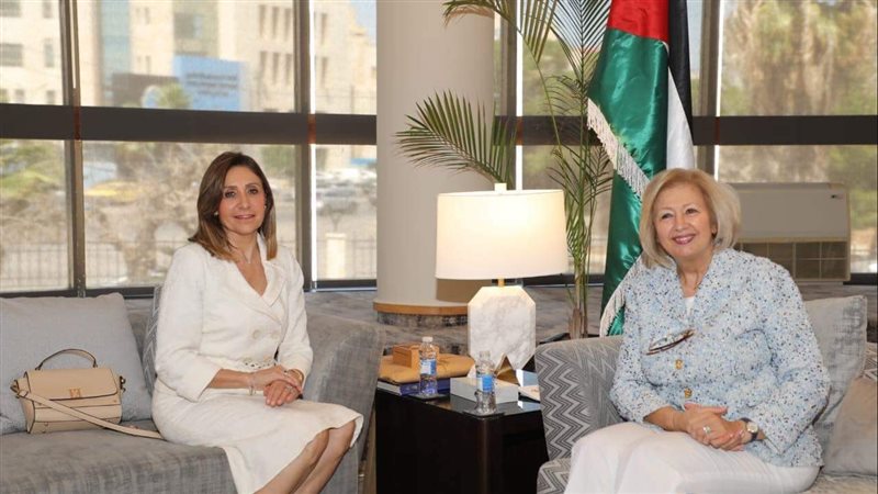 وزيرة الثقافة تبحث